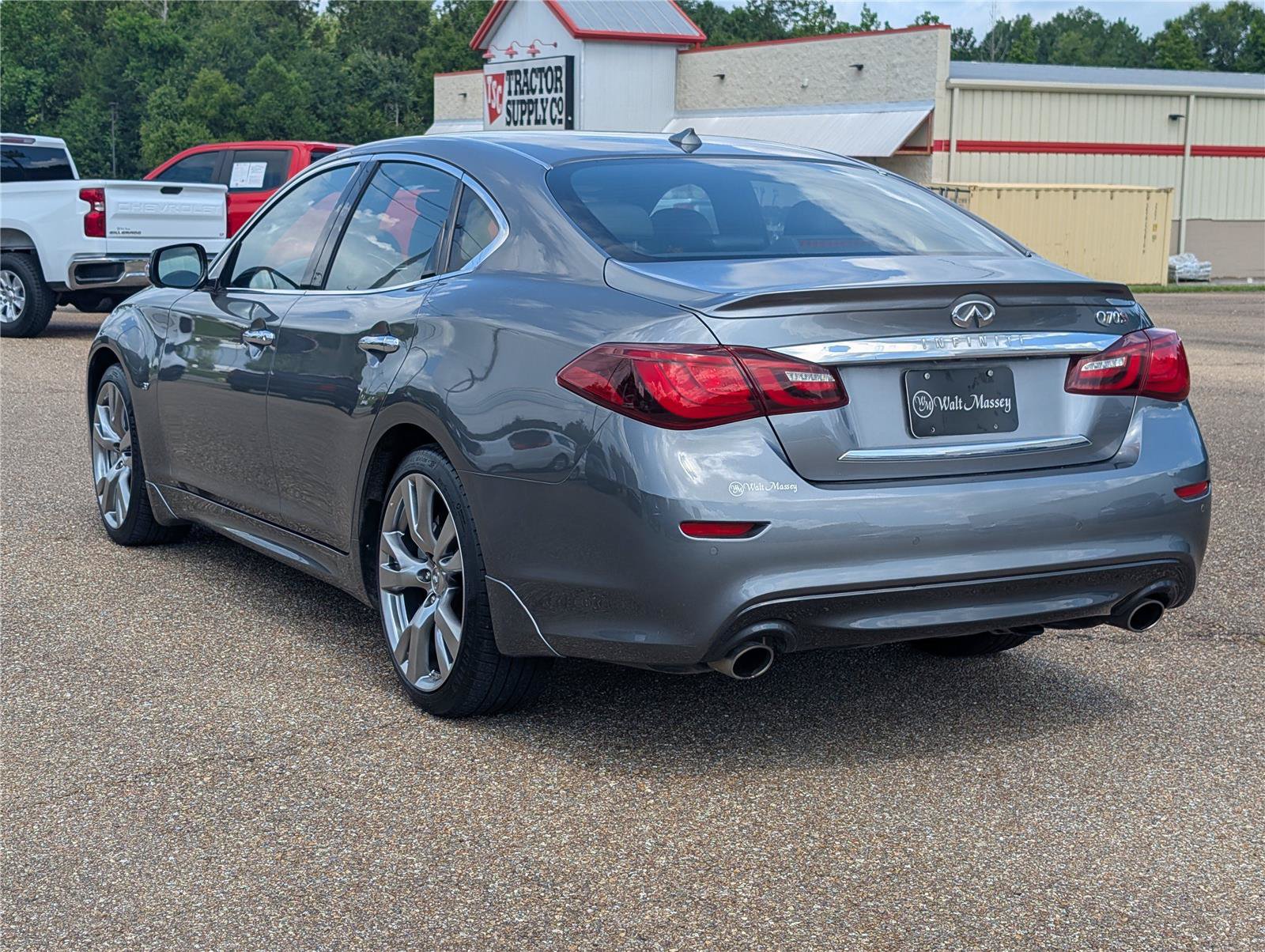 Used 2019 INFINITI Q70 Luxe w/ Sport Package RWD image 3