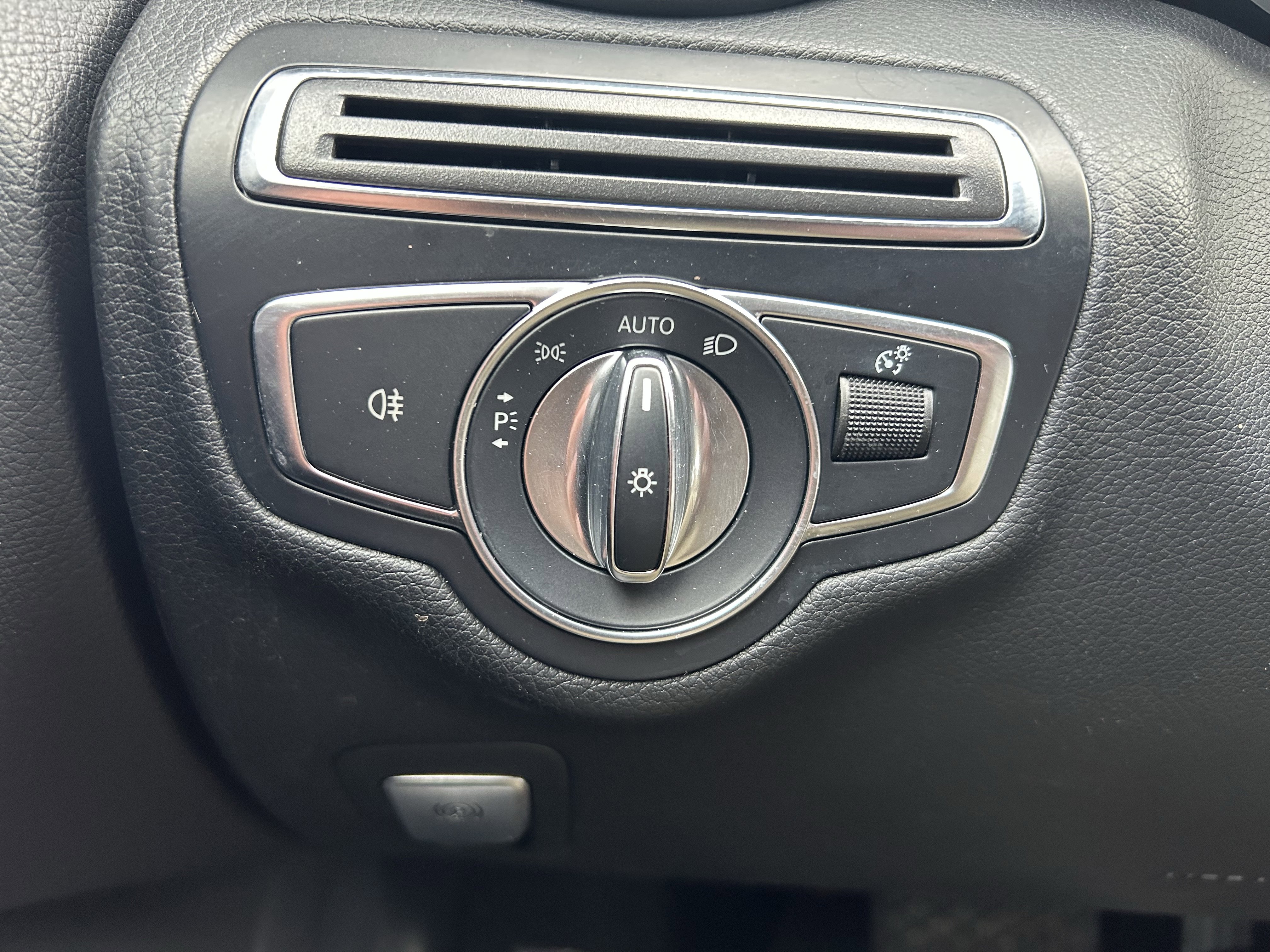 Used 2018 Mercedes-Benz C 300 4MATIC Sedan image 19