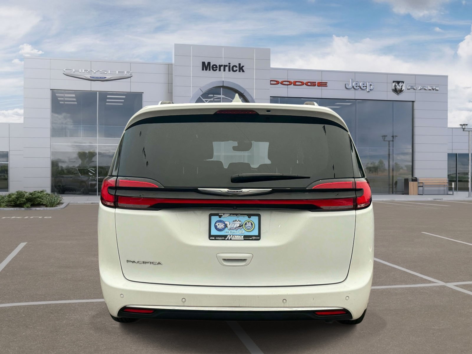 Used 2021 Chrysler Pacifica Touring-L FWD image 7