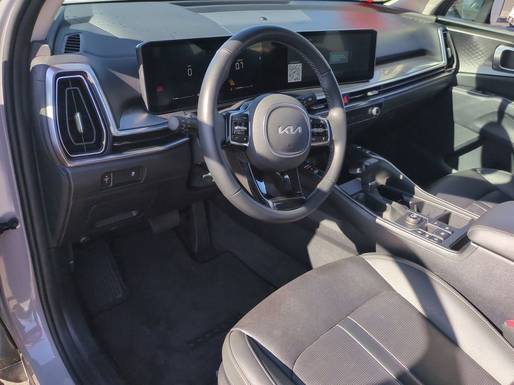 Certified 2025 Kia Sorento S image 10