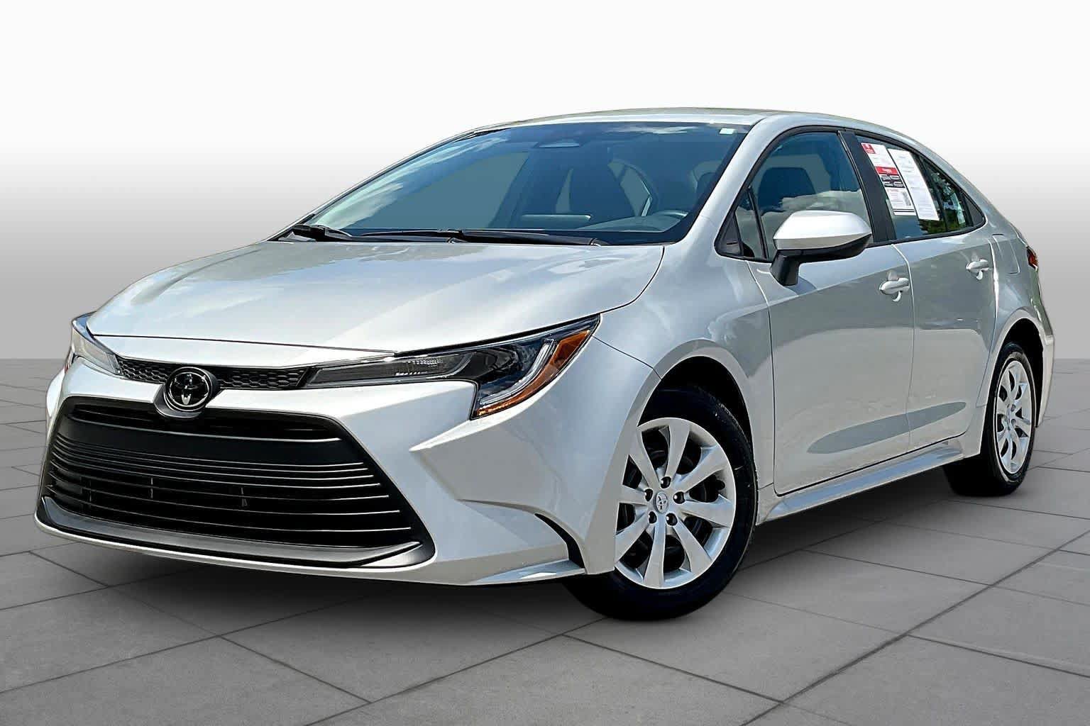 Used 2026 Toyota Corolla LE FWD image 1