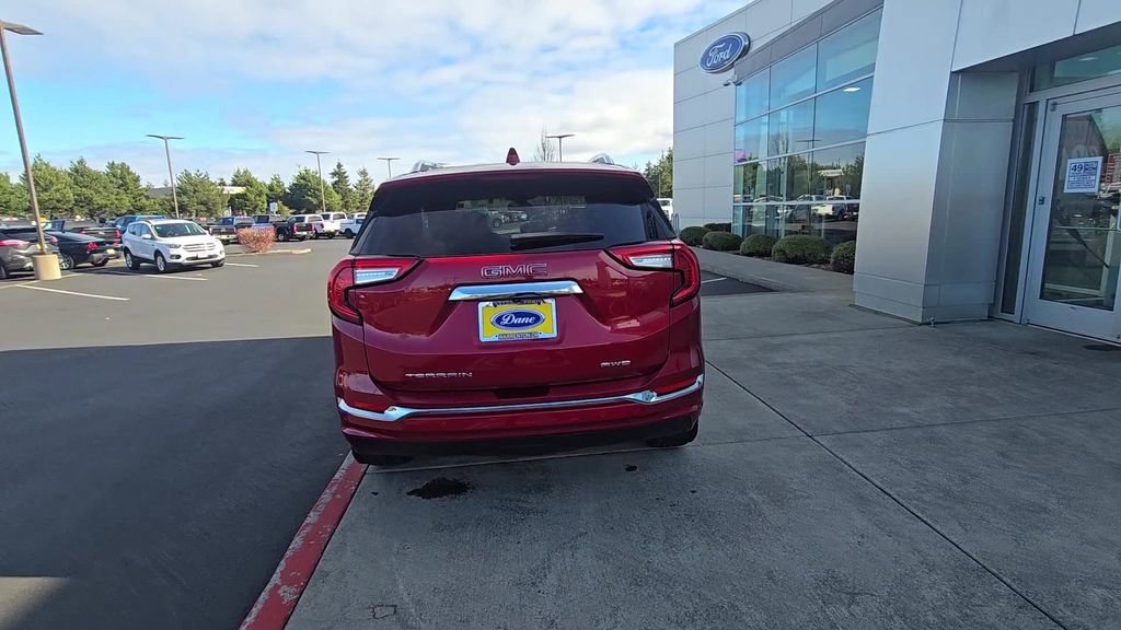 Used 2024 GMC Terrain Denali w/ Denali Premium Package image 3