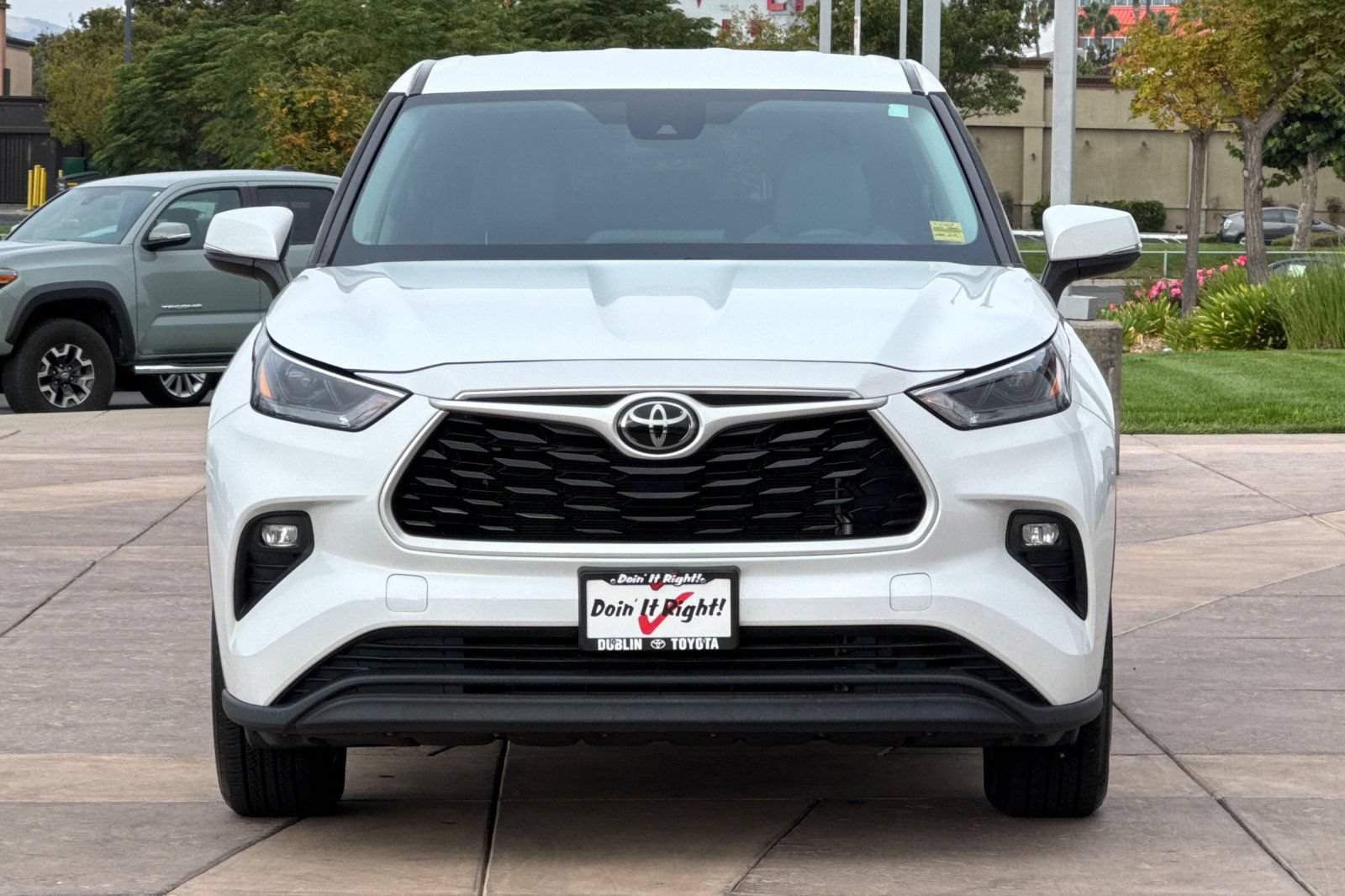 Certified 2023 Toyota Highlander LE AWD/4WD image 11