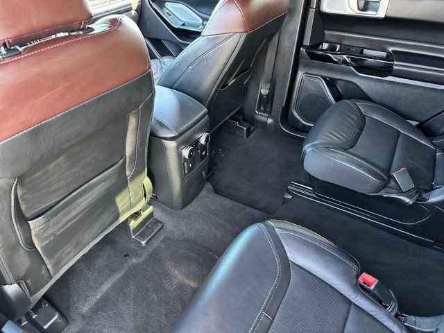 Used 2022 Ford Explorer Platinum w/ Equipment Group 601A AWD/4WD image 17