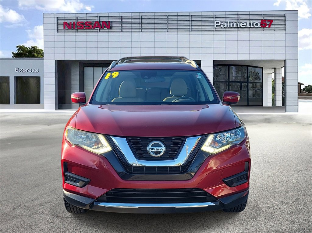 Used 2019 Nissan Rogue SV w/ Premium Package image 2