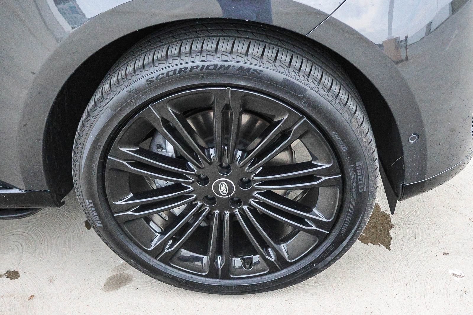 New 2025 Land Rover Range Rover Long Wheelbase SE image 14