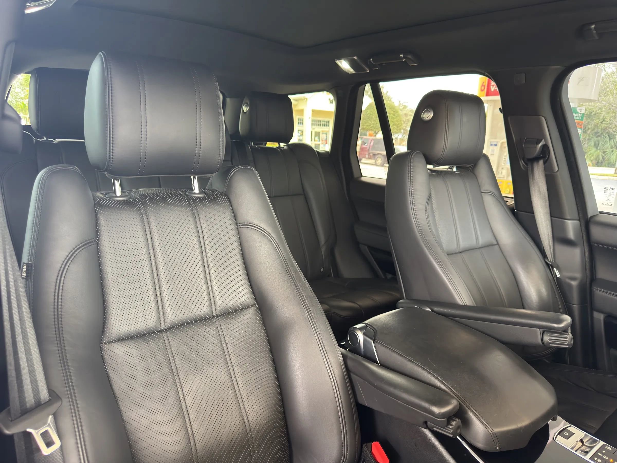 Used 2017 Land Rover Range Rover HSE image 41