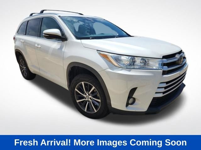 Used 2018 Toyota Highlander XLE FWD image 1