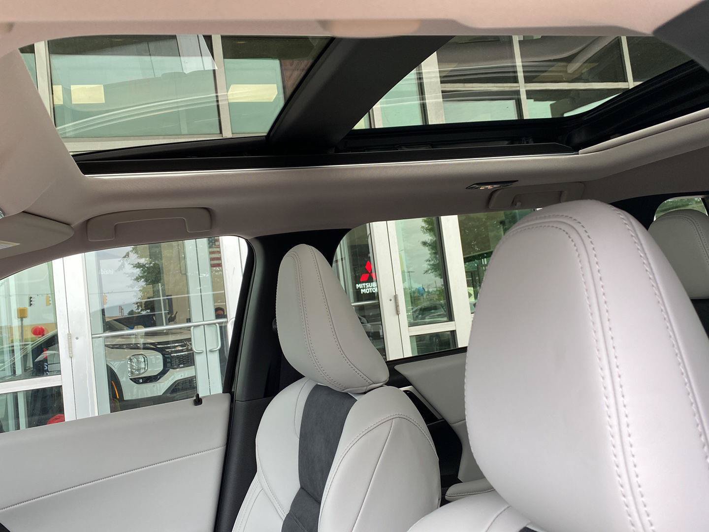 New 2026 Mitsubishi Outlander SE FWD image 17