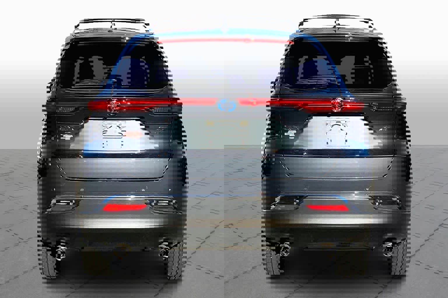 Used 2023 Toyota Venza XLE image 4