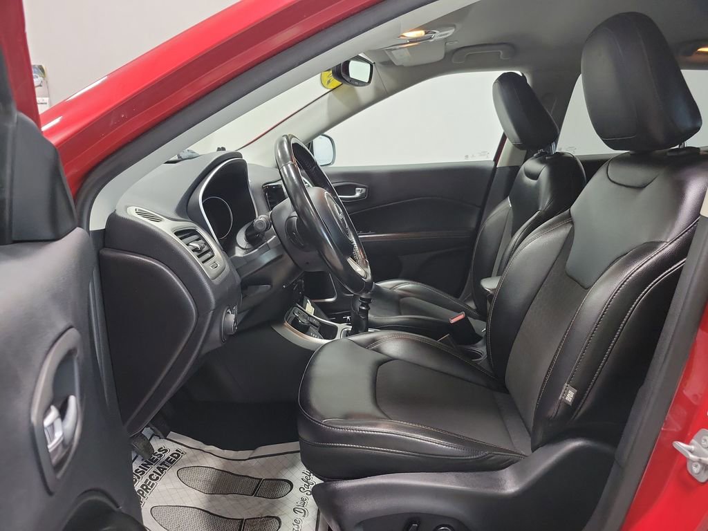 Used 2019 Jeep Compass Latitude w/ Popular Equipment Group AWD/4WD image 10