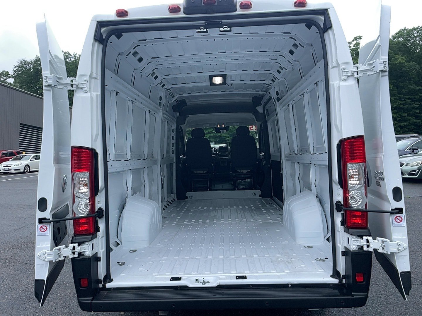 Used 2025 RAM ProMaster 3500 w/ Quick Order Package 22G SLT FWD image 5