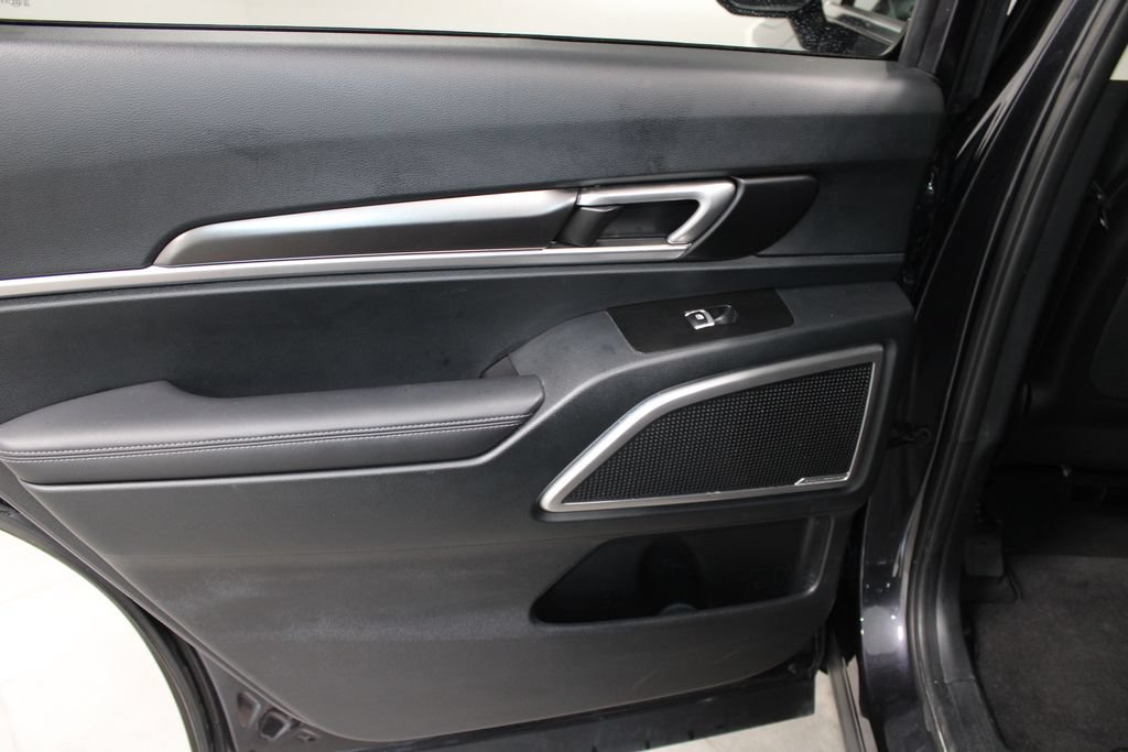 Used 2025 Kia Telluride S FWD image 21