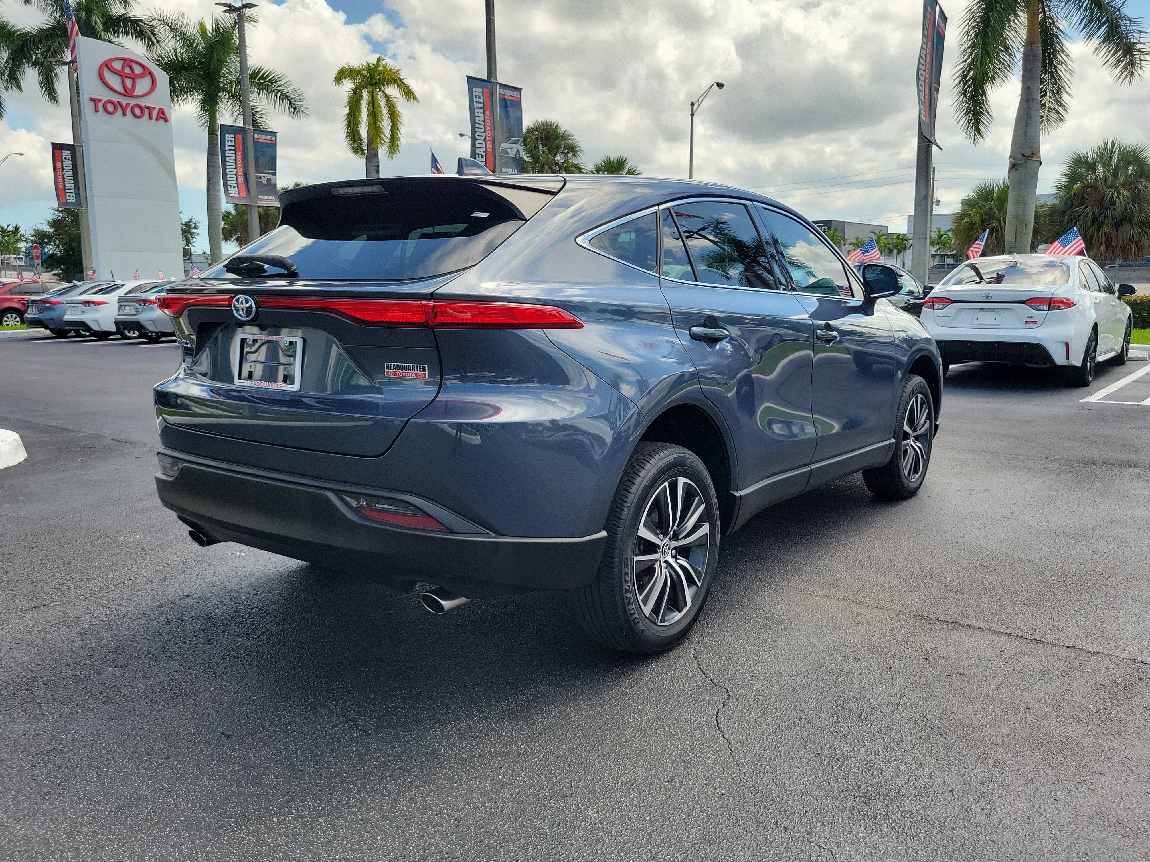 Used 2023 Toyota Venza LE AWD/4WD image 12