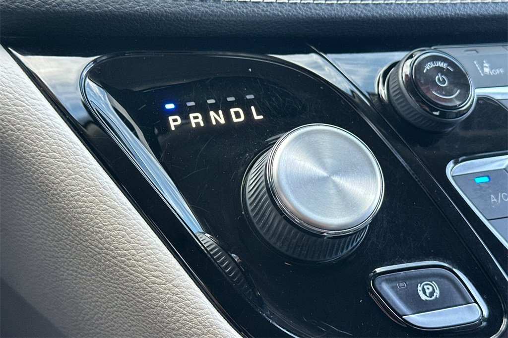 Used 2022 Chrysler Pacifica Touring-L image 19