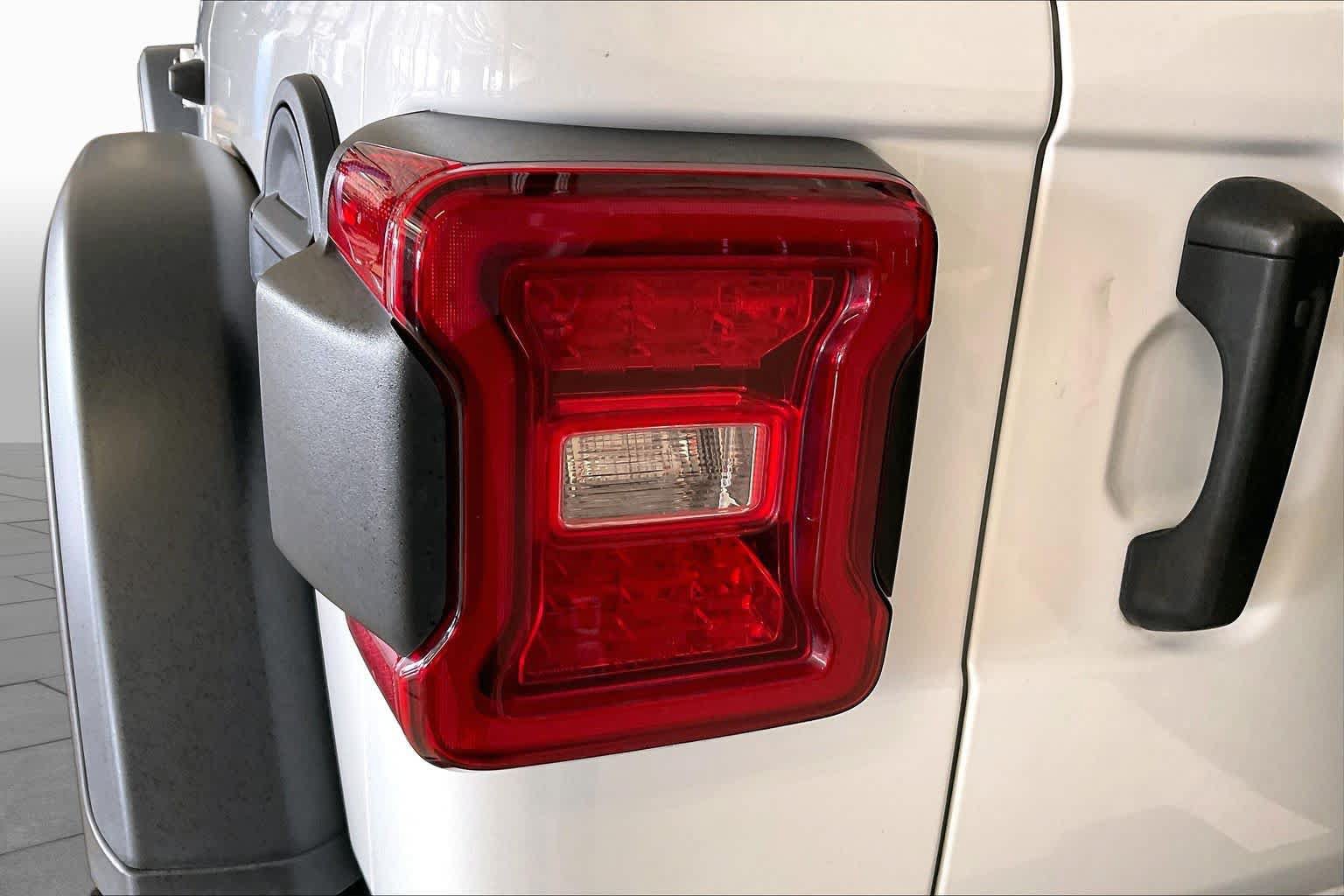 Used 2020 Jeep Wrangler Unlimited Rubicon AWD/4WD image 25