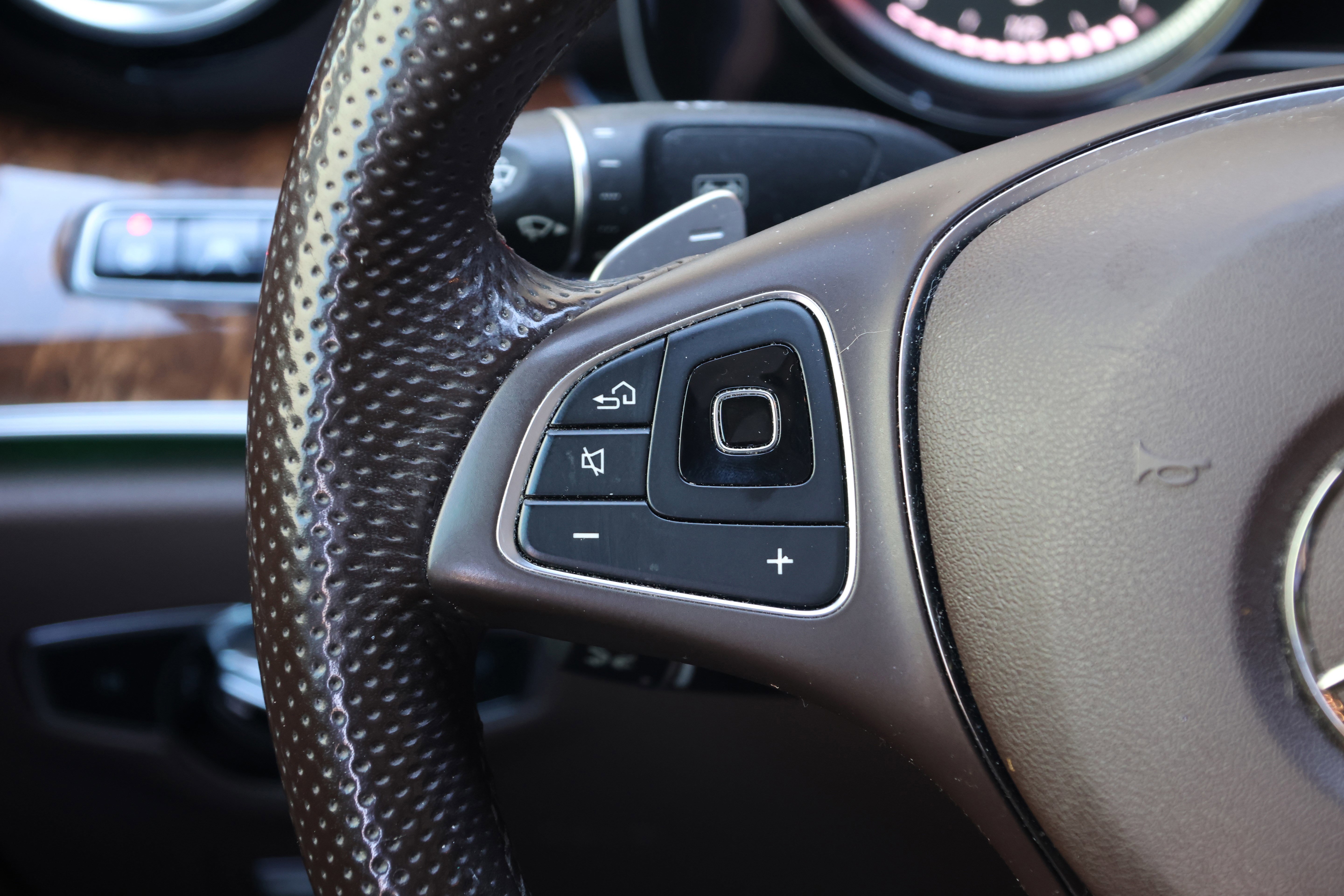 Used 2017 Mercedes-Benz E 300 4MATIC image 21