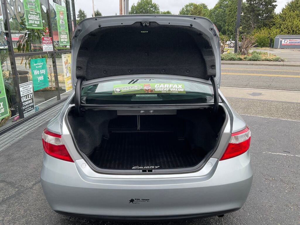 Used 2017 Toyota Camry LE image 9