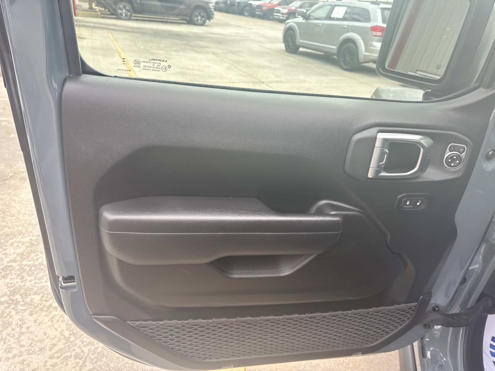 Certified 2025 Jeep Wrangler Unlimited Sport image 18