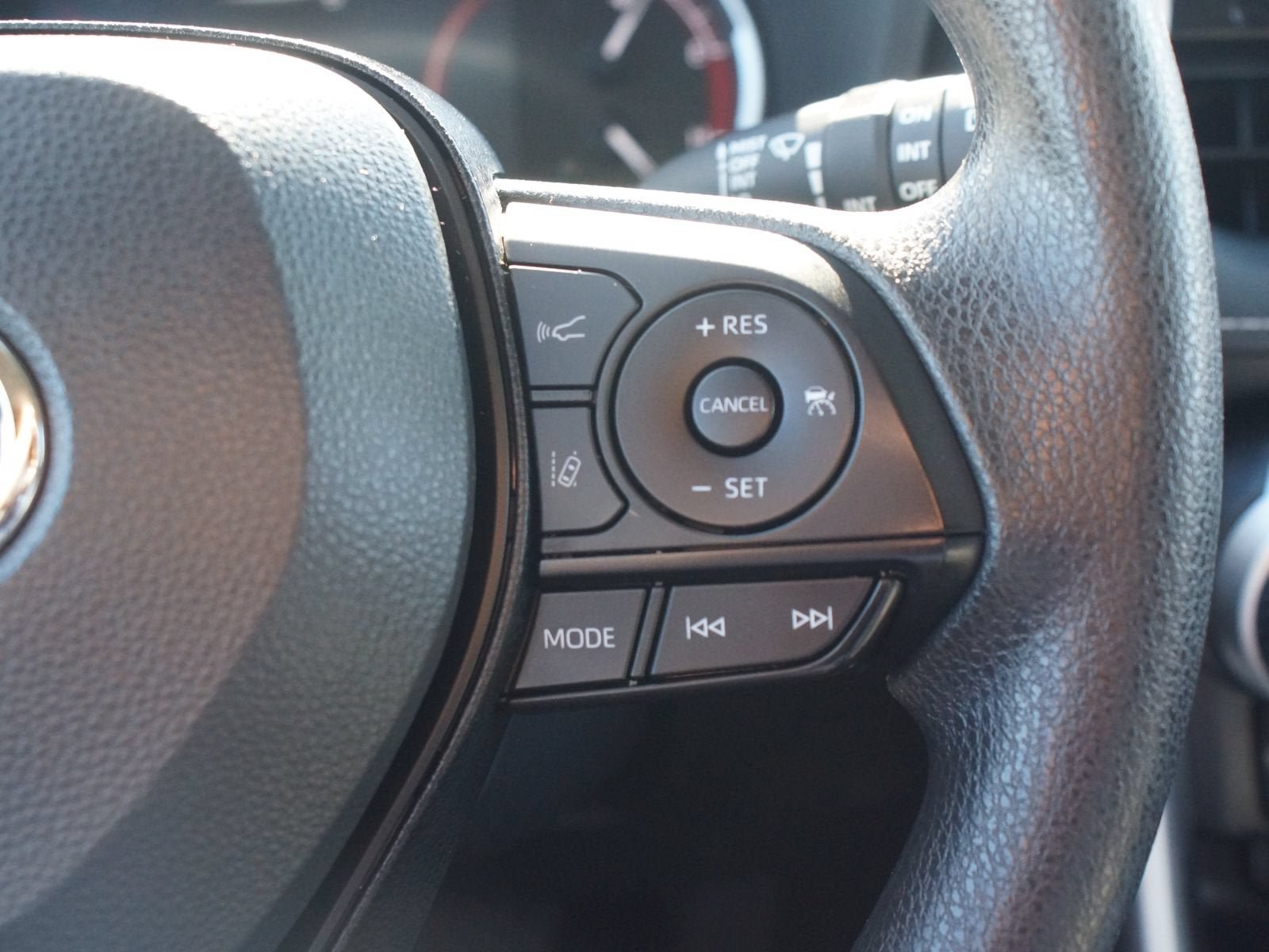 Used 2025 Toyota RAV4 XLE FWD image 10