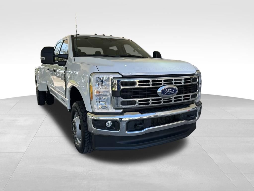 Used 2024 Ford F350 XLT w/ FX4 Off-Road Package AWD/4WD image 2