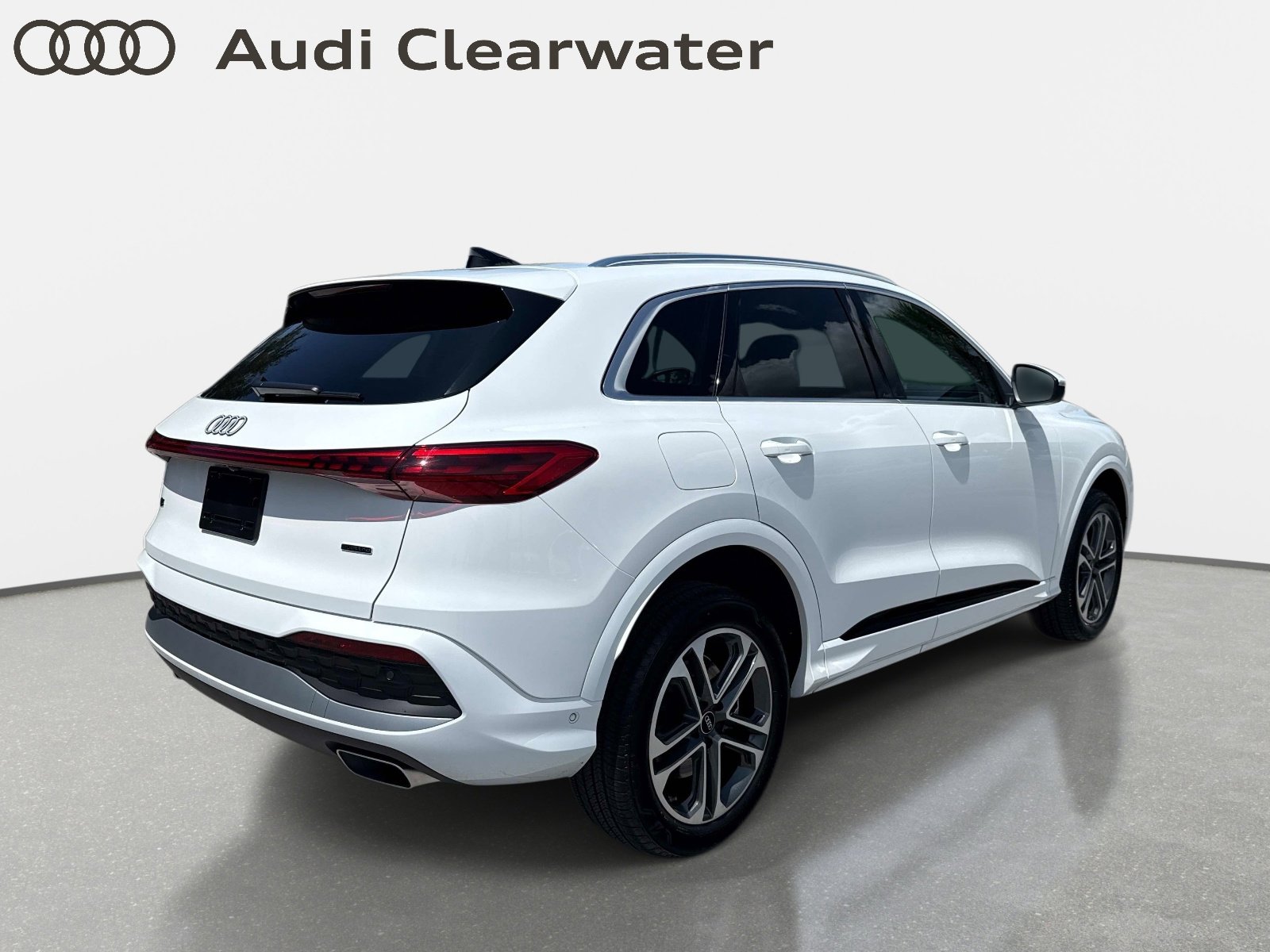Used 2025 Audi Q5 Premium w/ Convenience Package AWD/4WD image 4