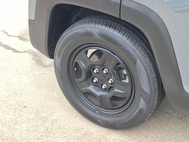 Used 2021 Jeep Renegade Sport FWD image 3