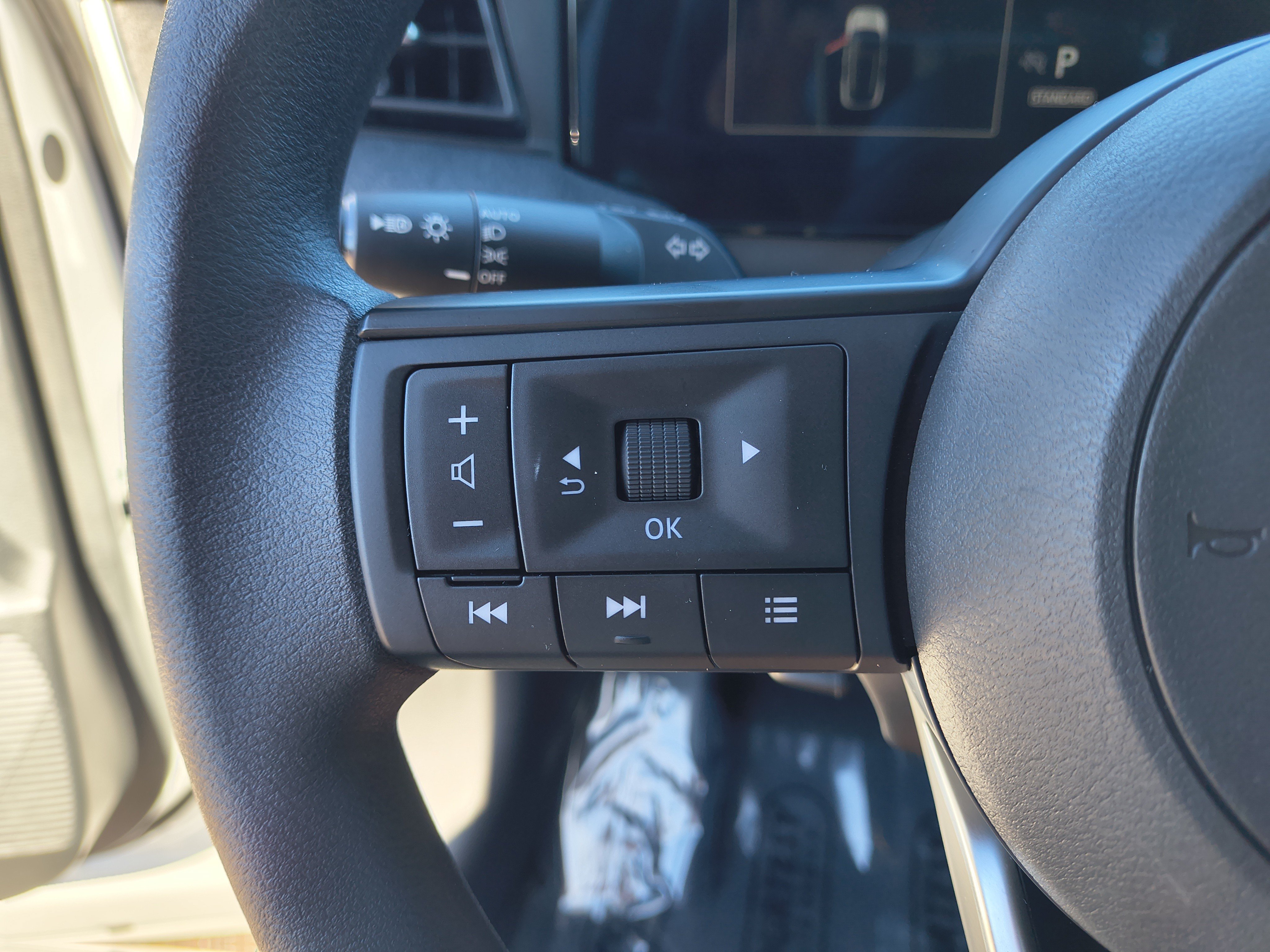 Used 2026 Nissan Kicks SV FWD image 31