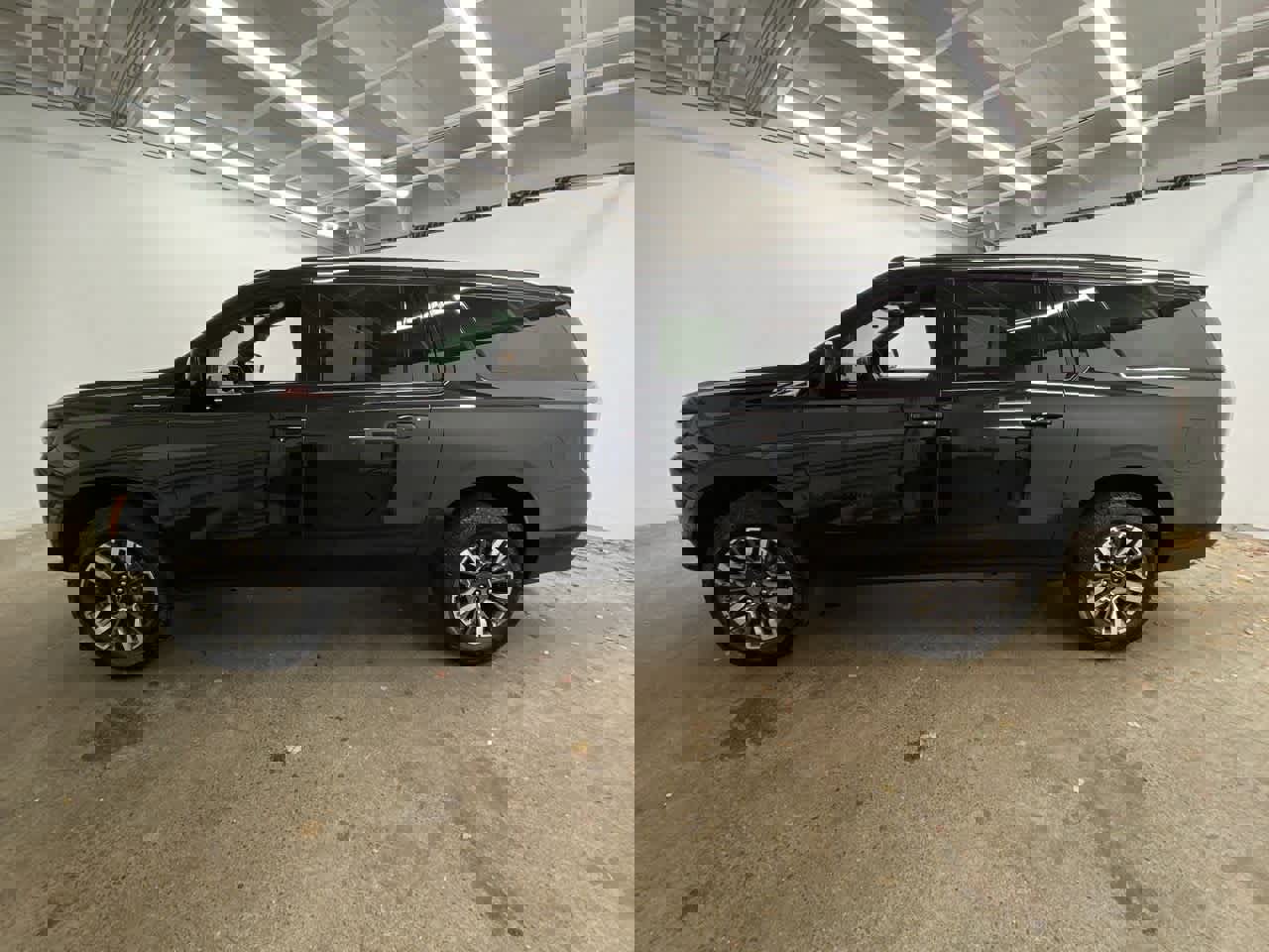 Used 2025 Chevrolet Suburban Z71 image 3