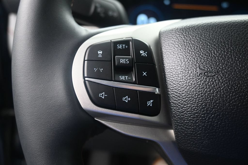 Used 2025 Ford Explorer Active RWD image 21