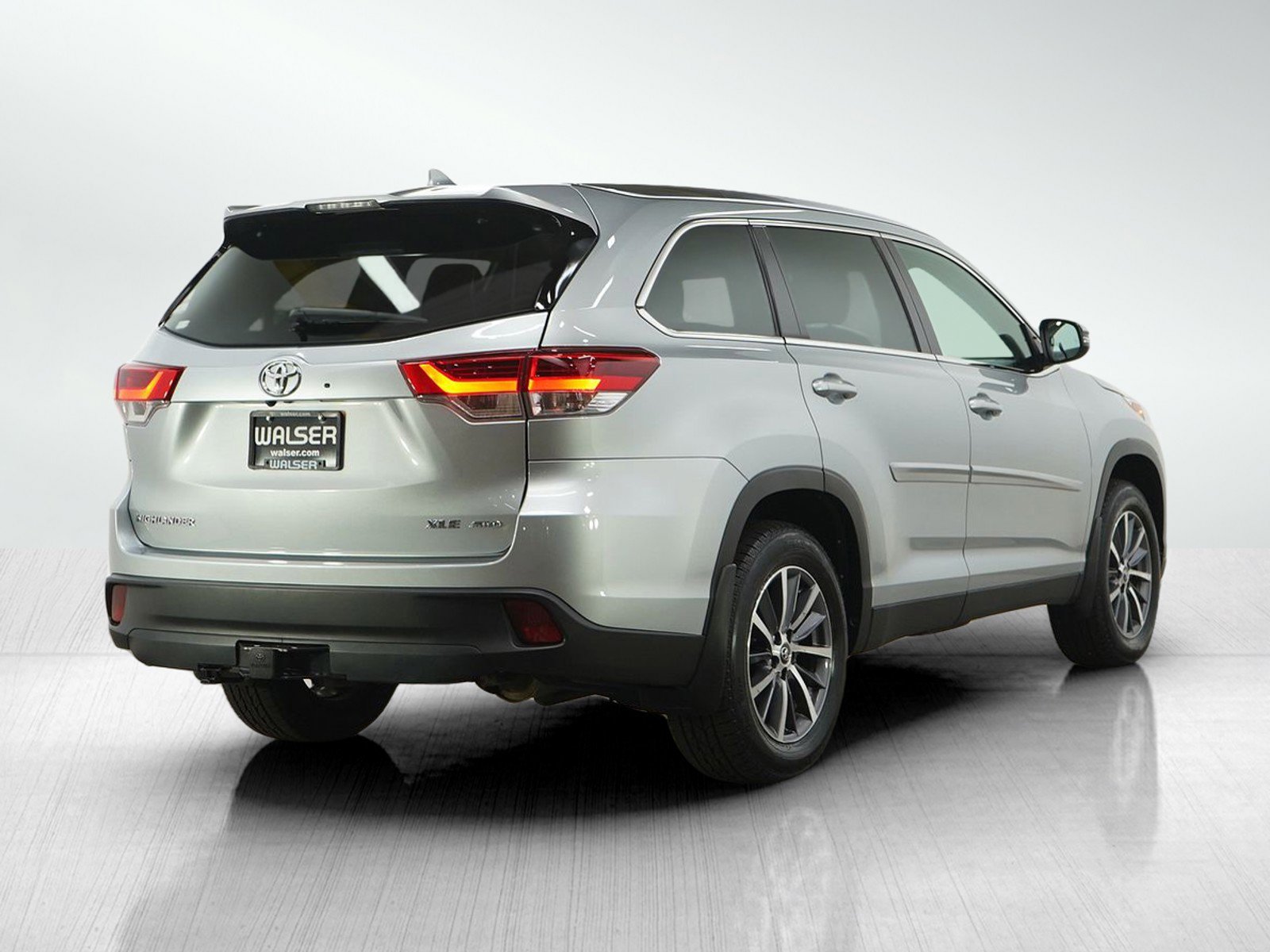 Used 2019 Toyota Highlander XLE AWD/4WD image 5