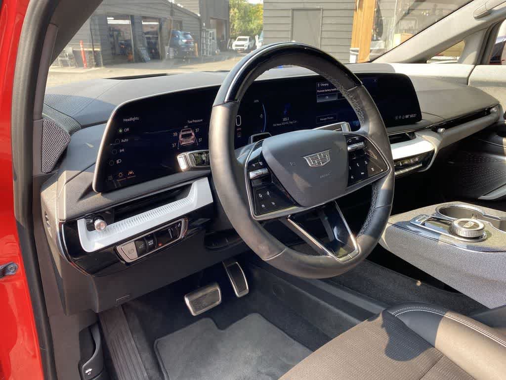 Certified 2025 Cadillac Optiq Sport 2 AWD/4WD image 2