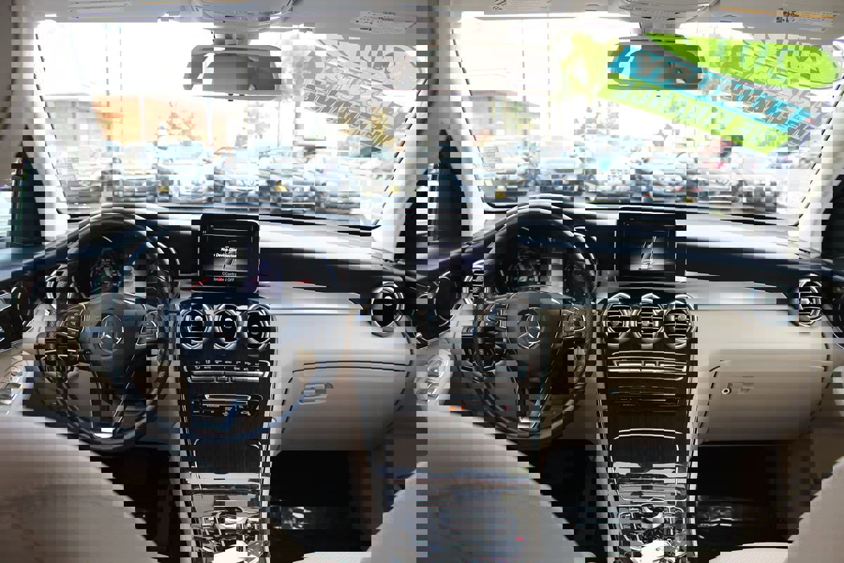 Used 2019 Mercedes-Benz GLC 300 w/ Premium Package image 24