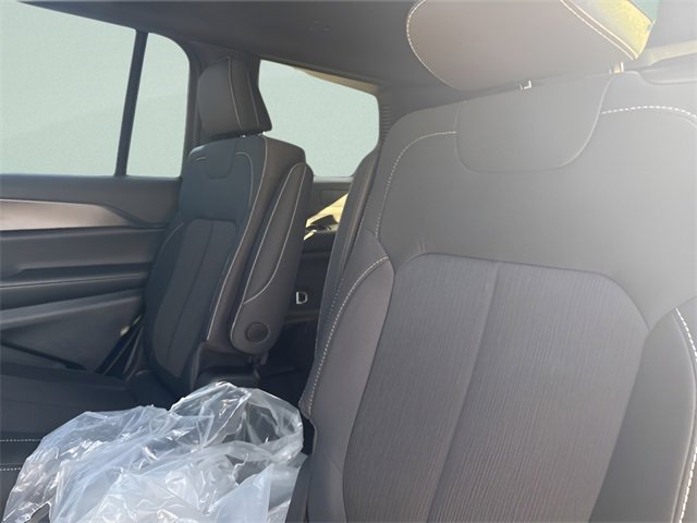 New 2025 Jeep Grand Cherokee L Laredo image 19