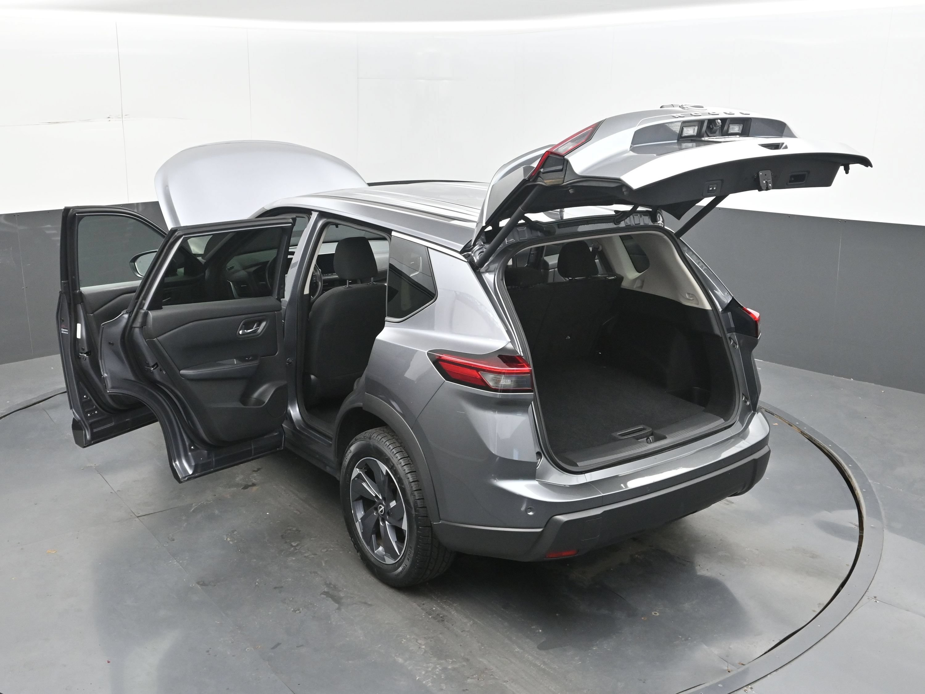 Used 2025 Nissan Rogue SV FWD image 41