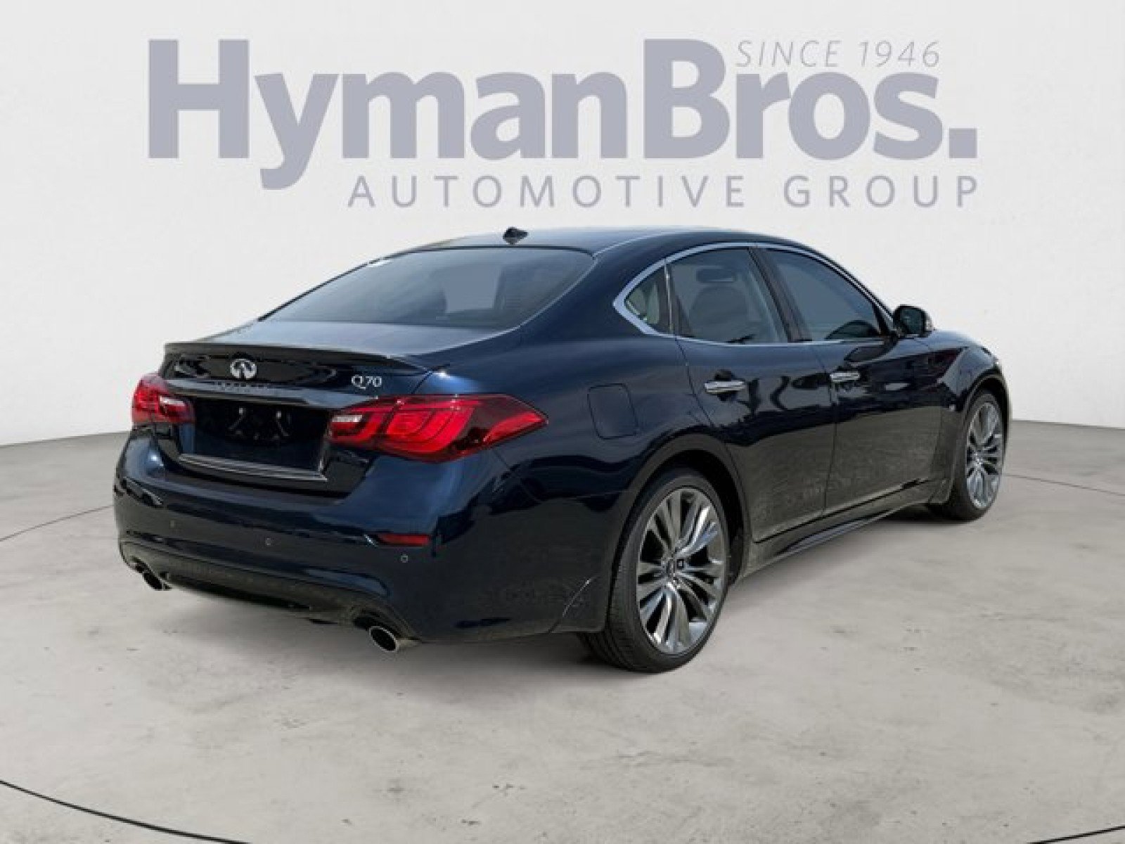 Used 2019 INFINITI Q70 Luxe RWD image 3
