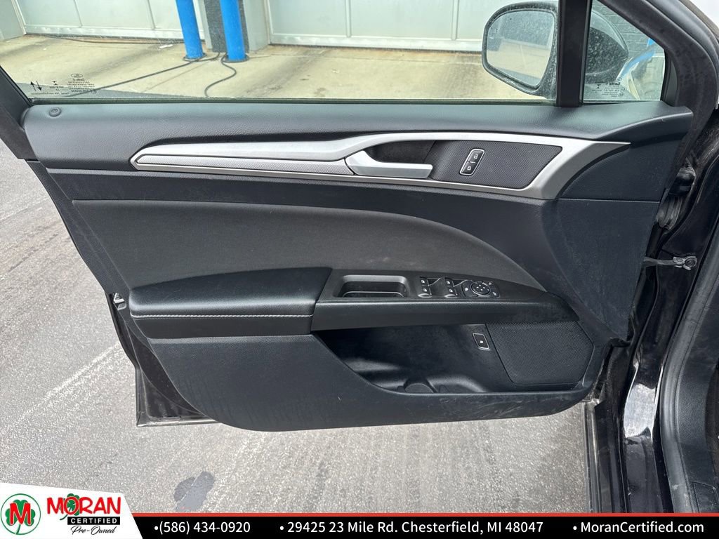 Used 2020 Ford Fusion SE image 9