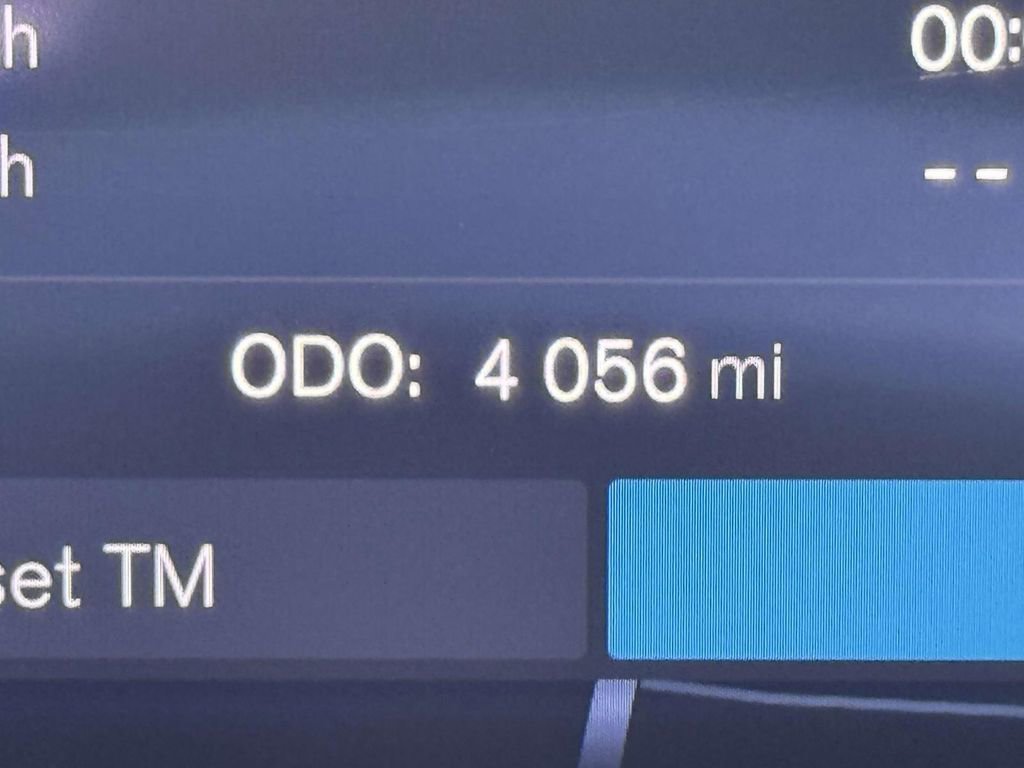 Certified 2026 Volvo XC40 B5 Plus w/ Climate Package image 24