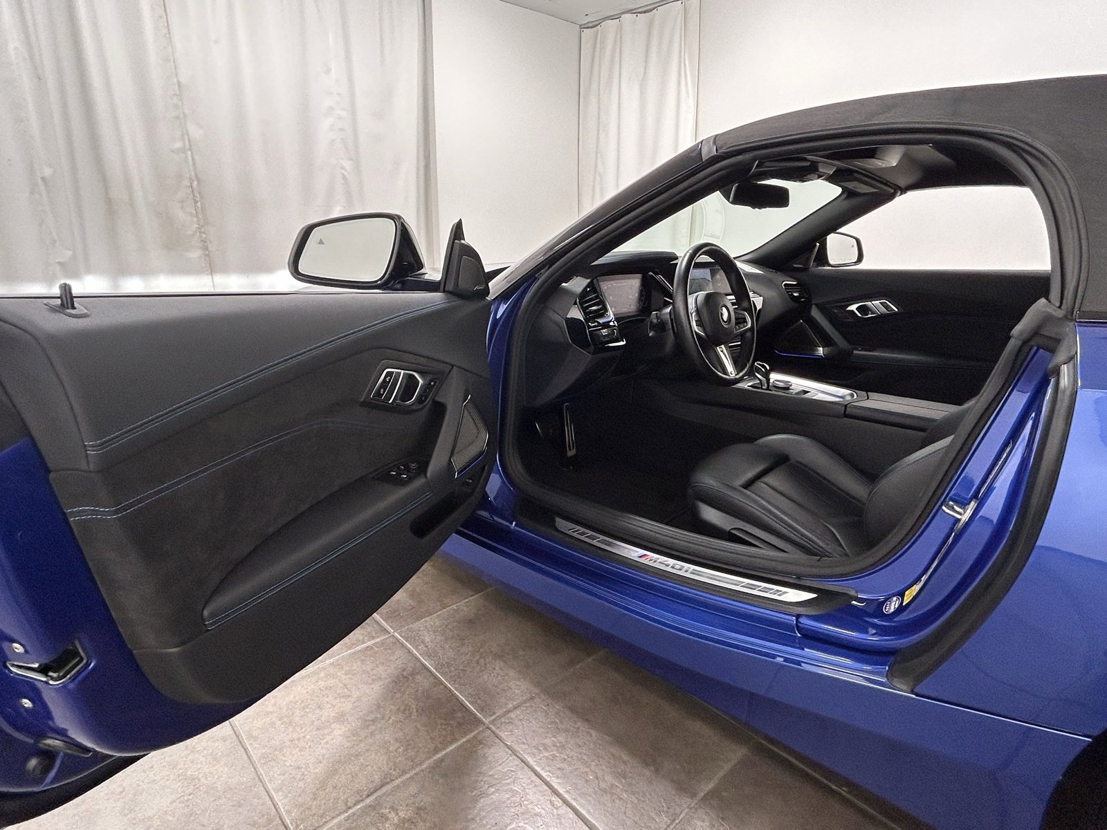 Used 2023 BMW Z4 M40i w/ Premium Package image 25
