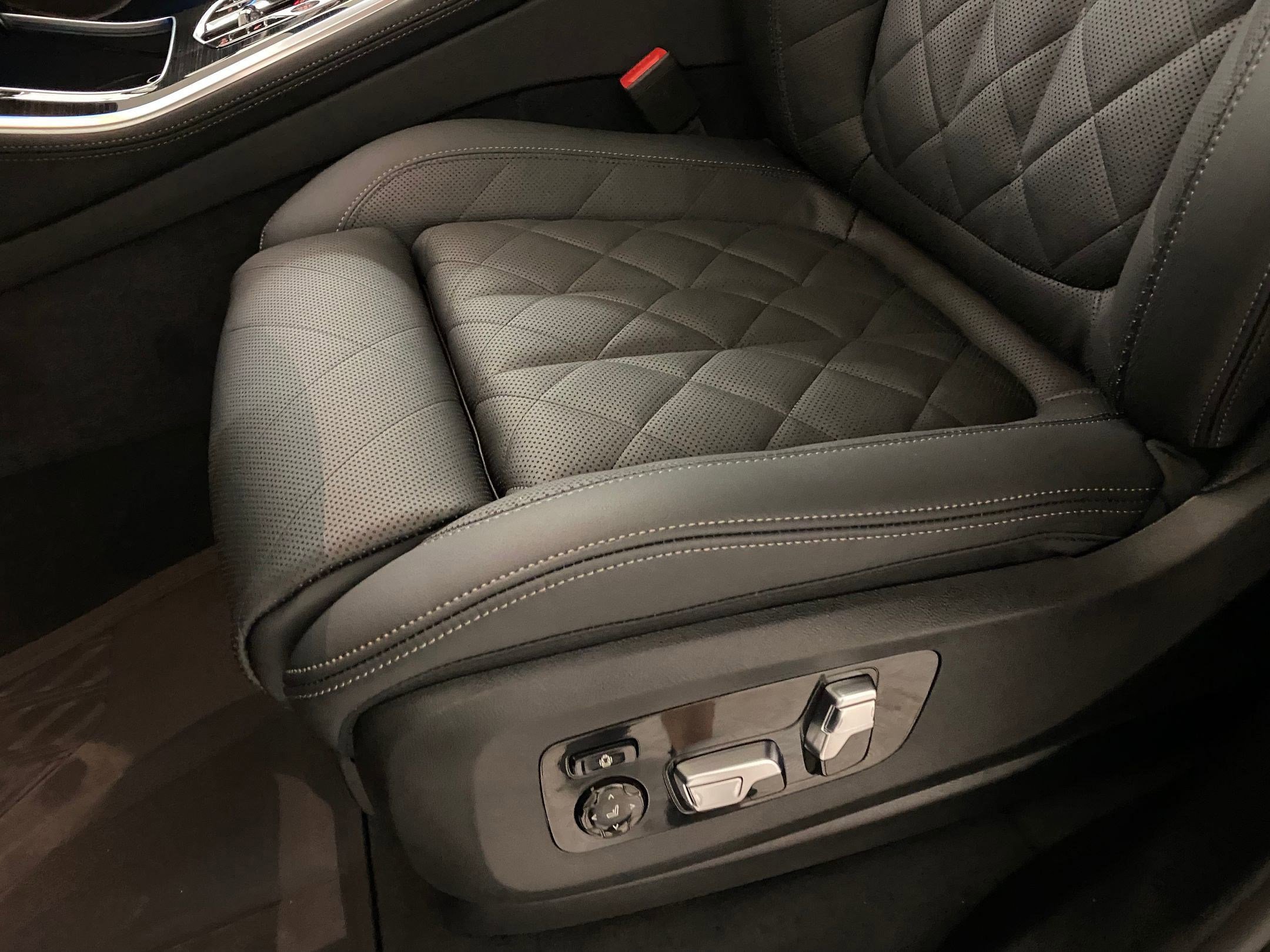 Used 2026 BMW X5 xDrive40i w/ Executive Package image 12