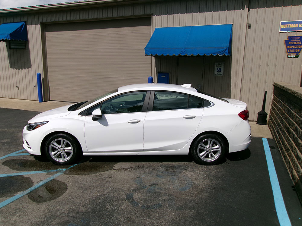 Used 2017 Chevrolet Cruze LT w/ Convenience Package FWD image 6
