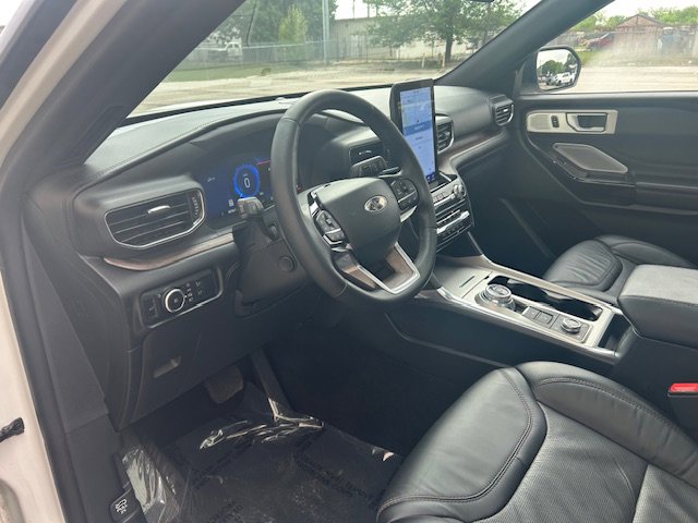 Used 2024 Ford Explorer Platinum w/ Technology Package AWD/4WD image 13
