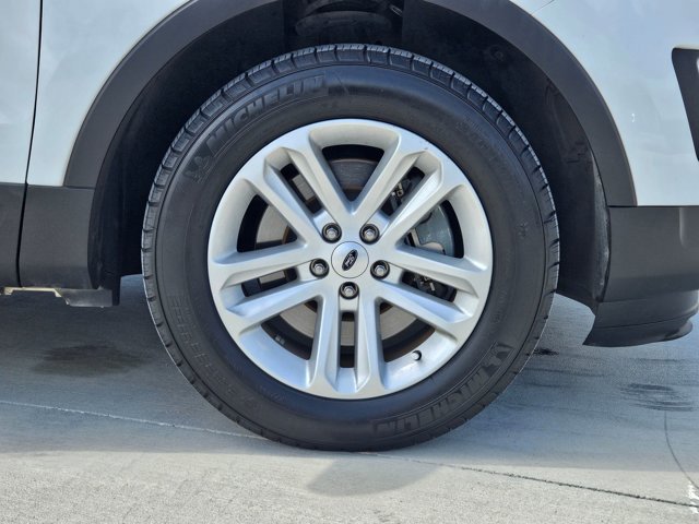 Used 2017 Ford Explorer XLT image 22