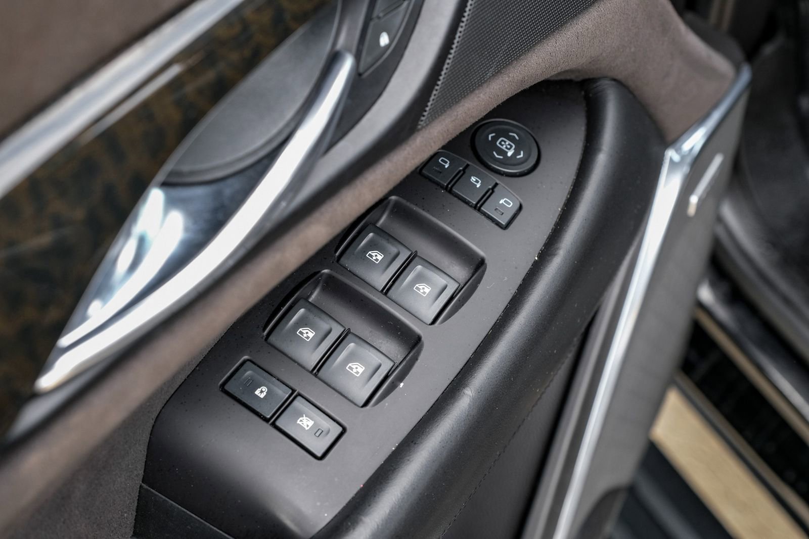 Used 2019 Cadillac Escalade ESV Platinum image 37