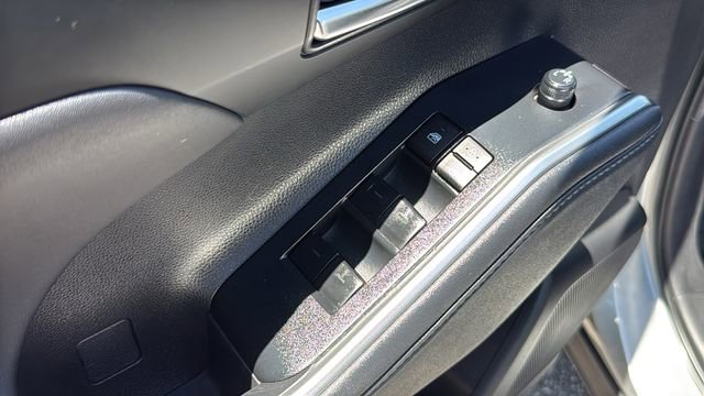 Used 2023 Toyota Highlander XLE FWD image 20