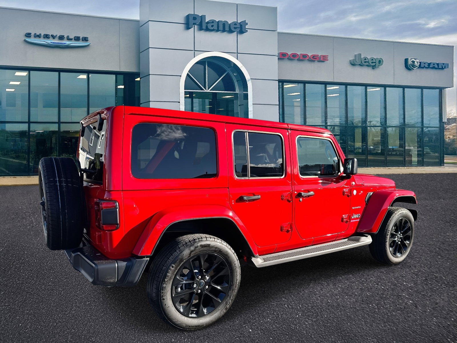 Used 2024 Jeep Wrangler Unlimited Sahara w/ Technology Group AWD/4WD image 2