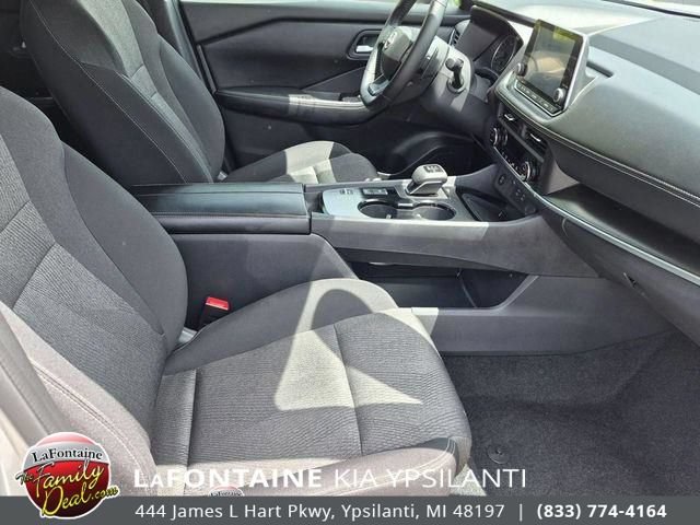 Used 2025 Nissan Rogue SV FWD image 30