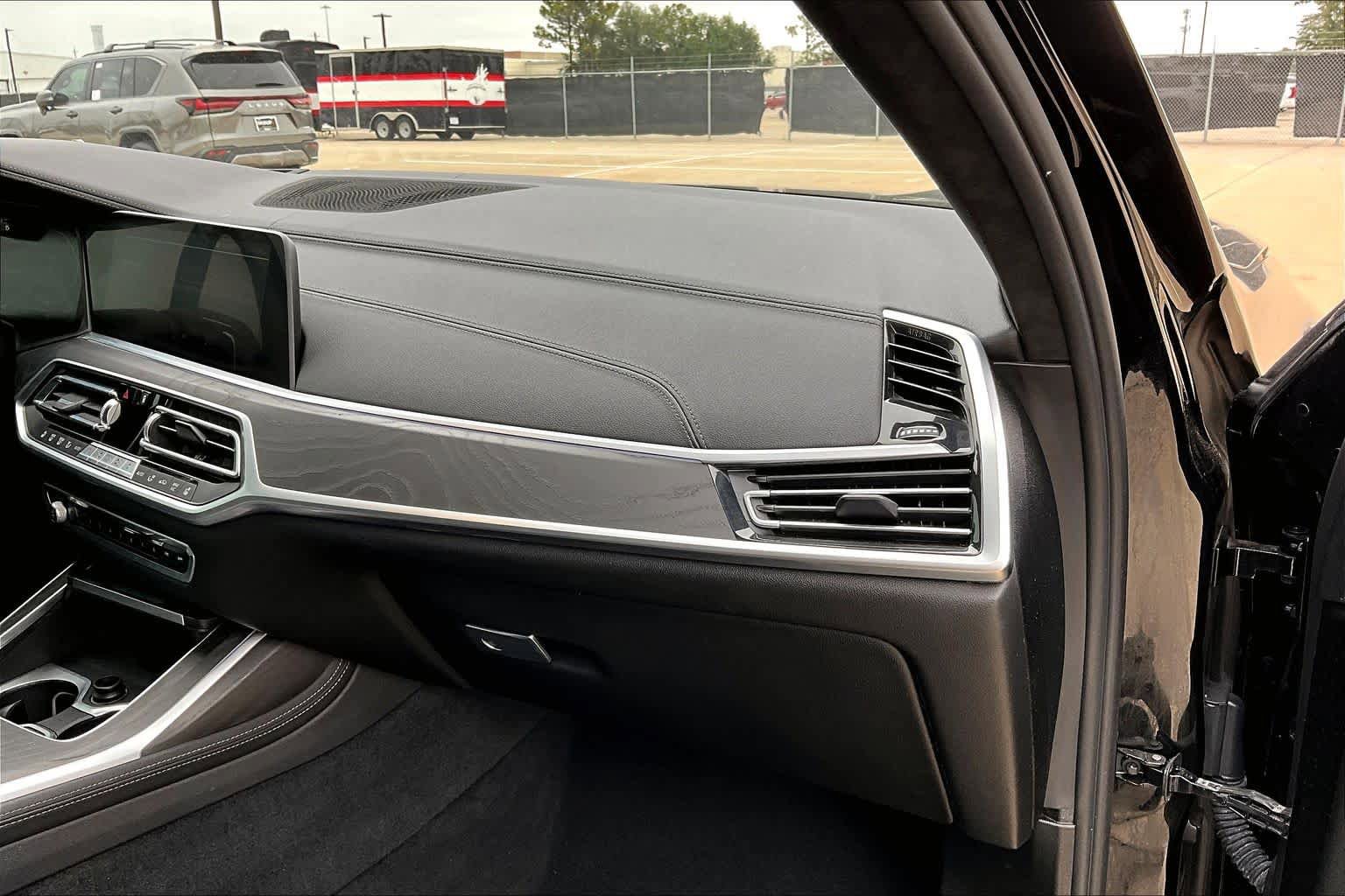 Used 2020 BMW X7 xDrive40i w/ Executive Package AWD/4WD image 17