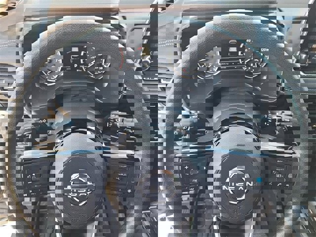 Used 2023 Nissan Rogue SV image 10