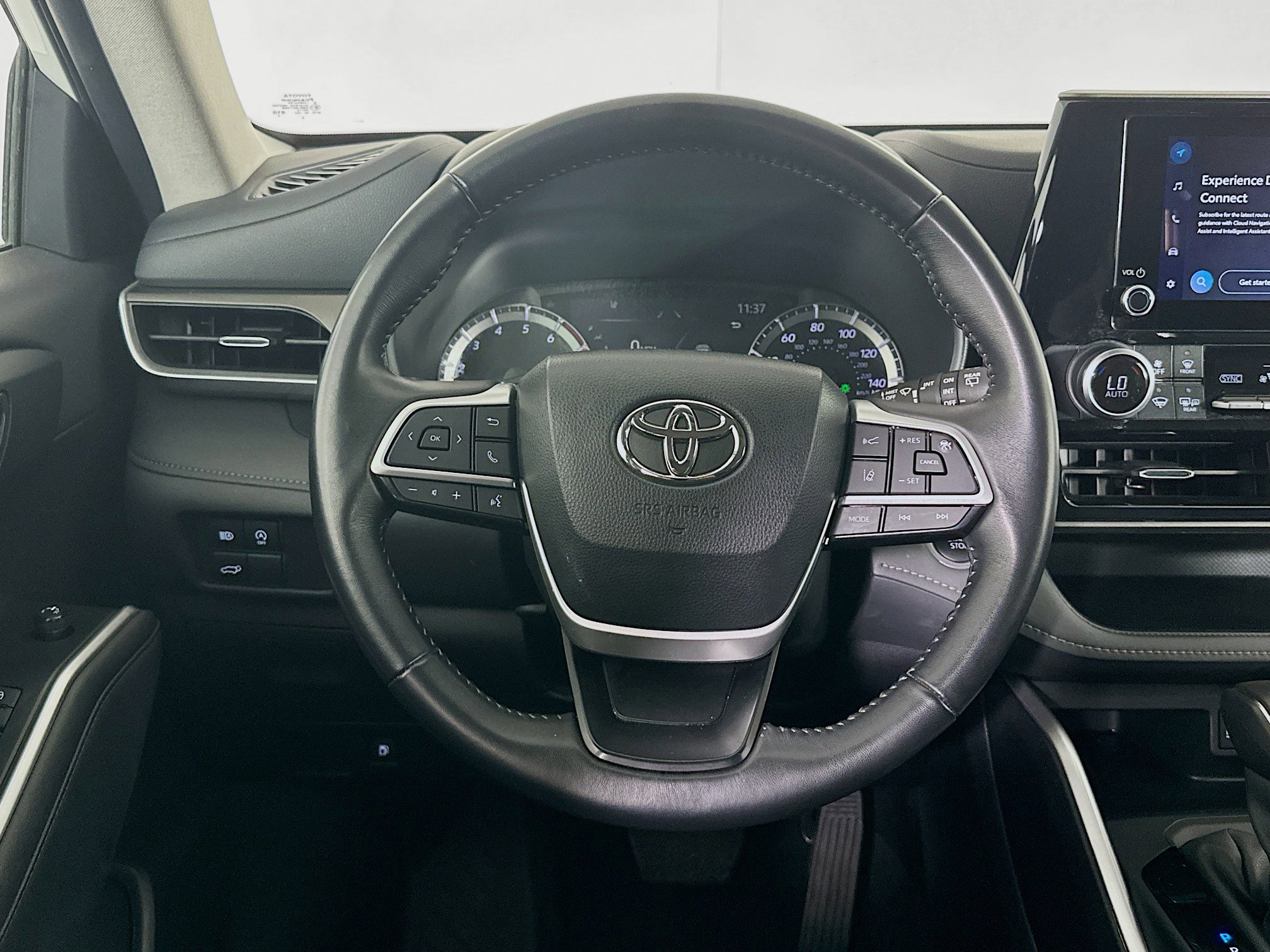 Used 2024 Toyota Highlander LE image 18